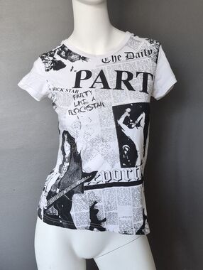 White & Black Graphic Newspaper Print Short Sleeve Tee